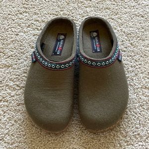 Haflinger clogs